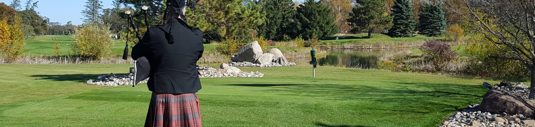 Bagpiper at Madden's golf resort