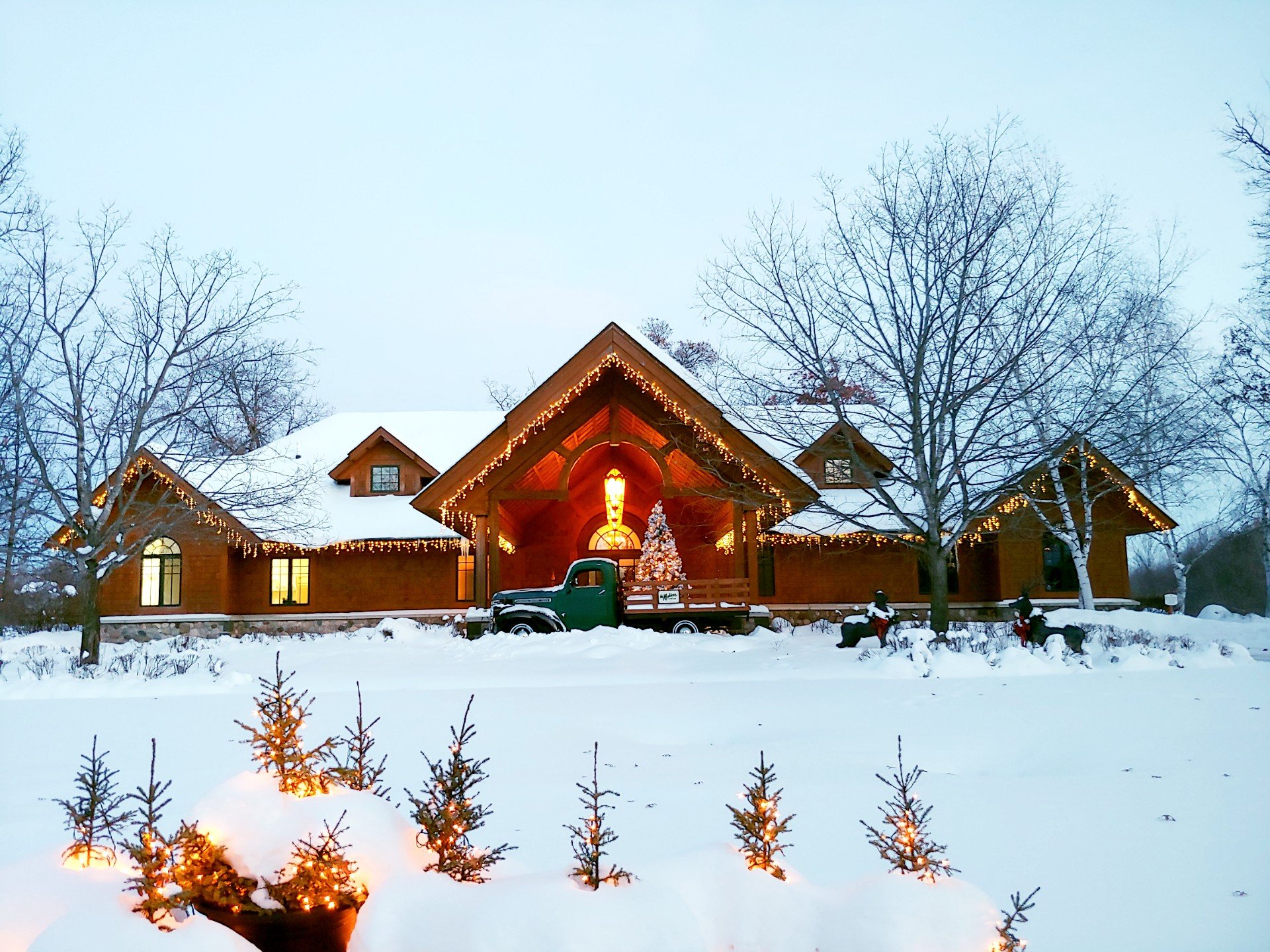 Classic grill Christmas decor