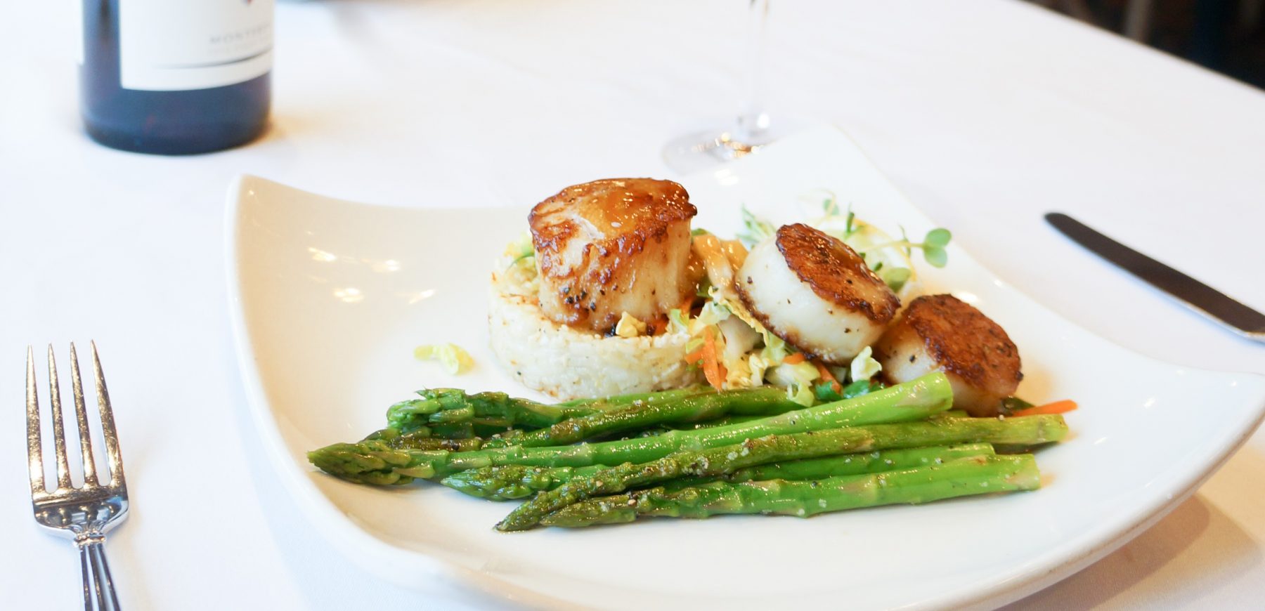 plate of scallops and asparagus